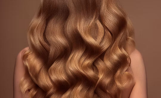 Long, honey-toned waves with a soft balayage finish